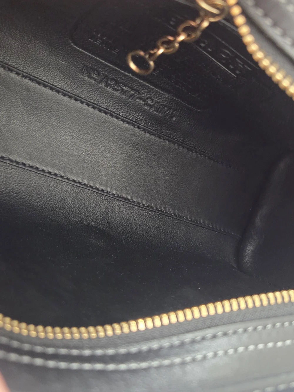 Coach Swing Zip Bag 20 Black/Brass